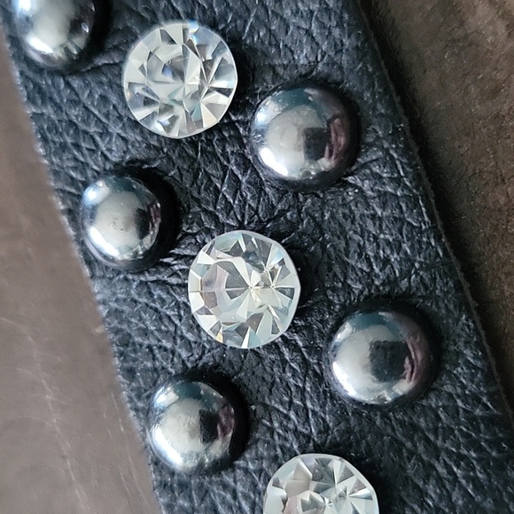 BOGO Hard Rock Cafe black leather cuff bracelet - Picture 2 of 7